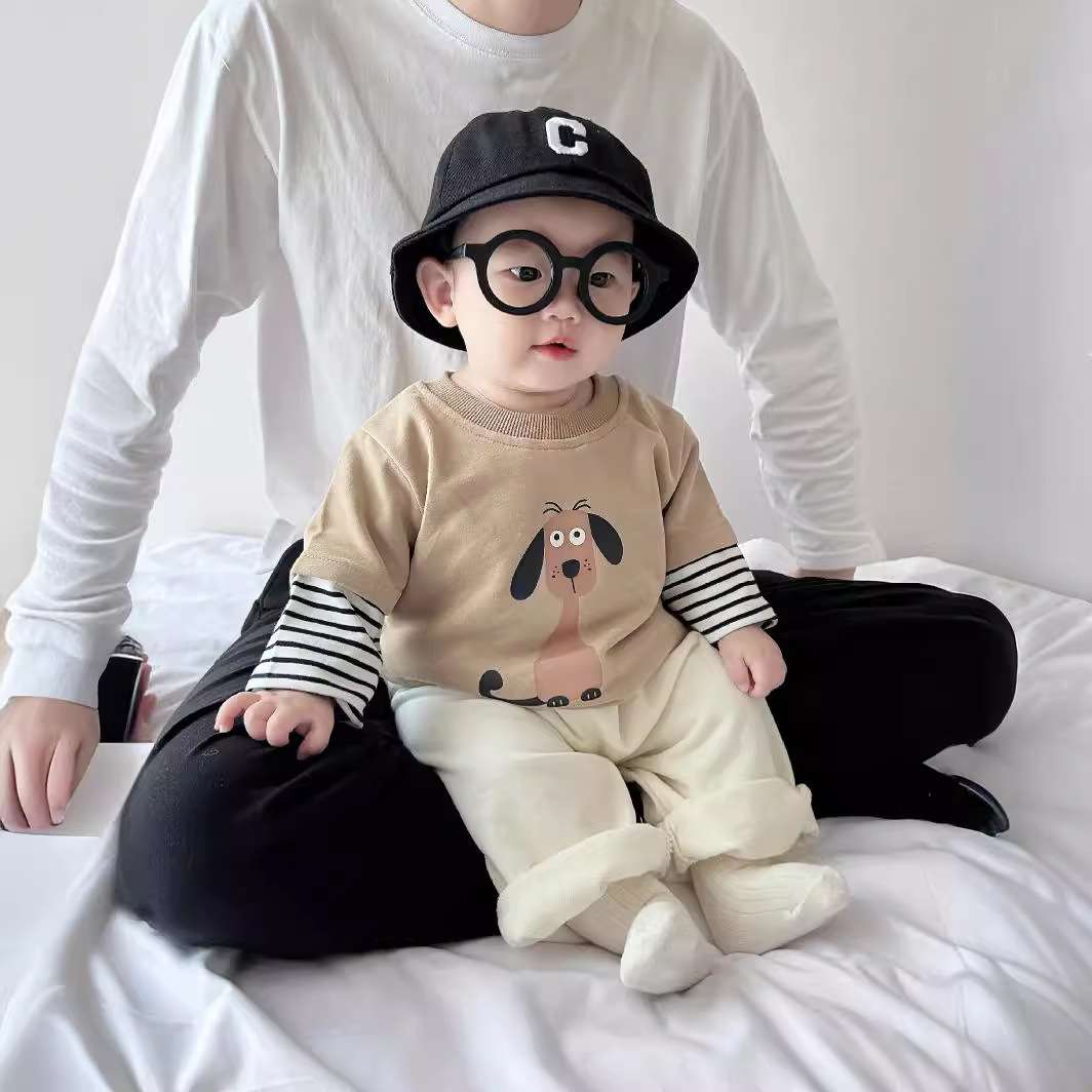 ベビー服 愛らしい子犬柄のトレーナー風長袖
