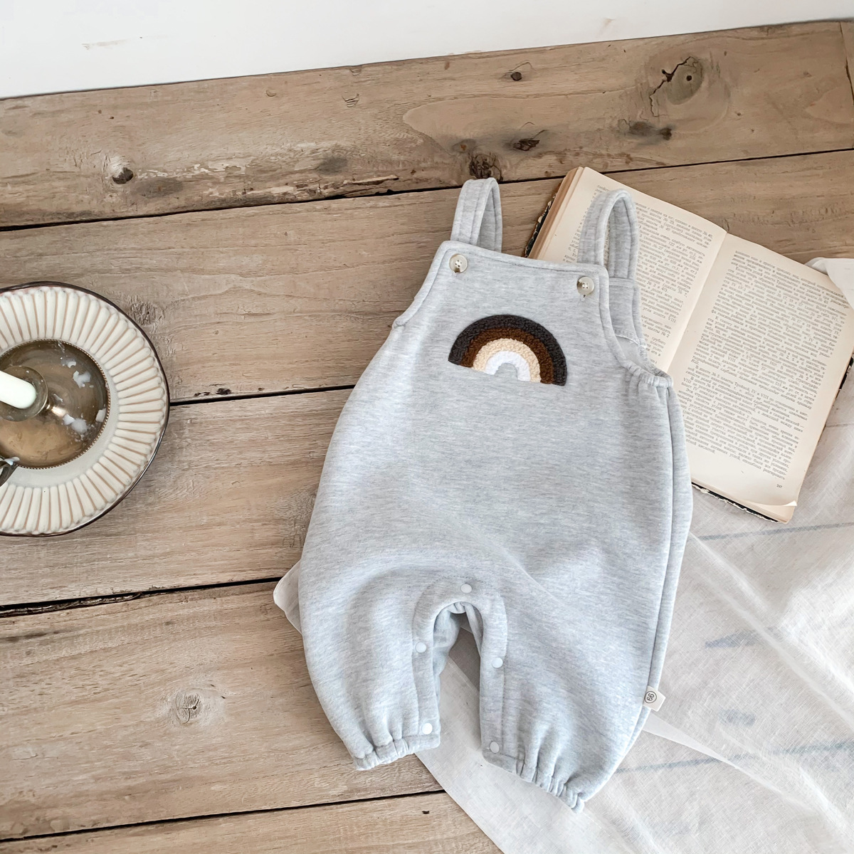 虹柄刺繍ロンパース オーバーオール風 可愛いベビー服