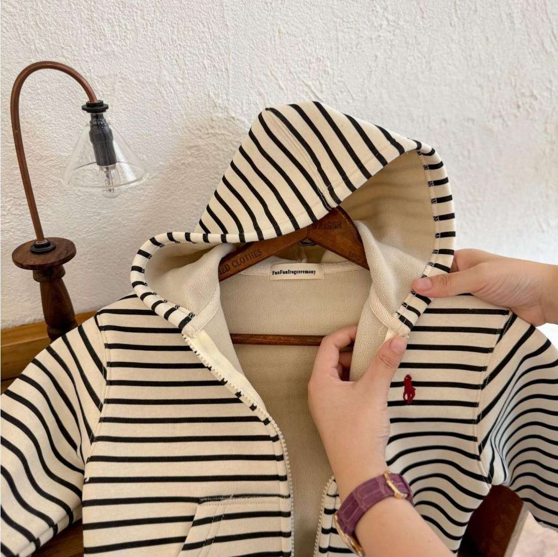 ベビー服  ベビー用ボーダー柄ジップアップパーカー
