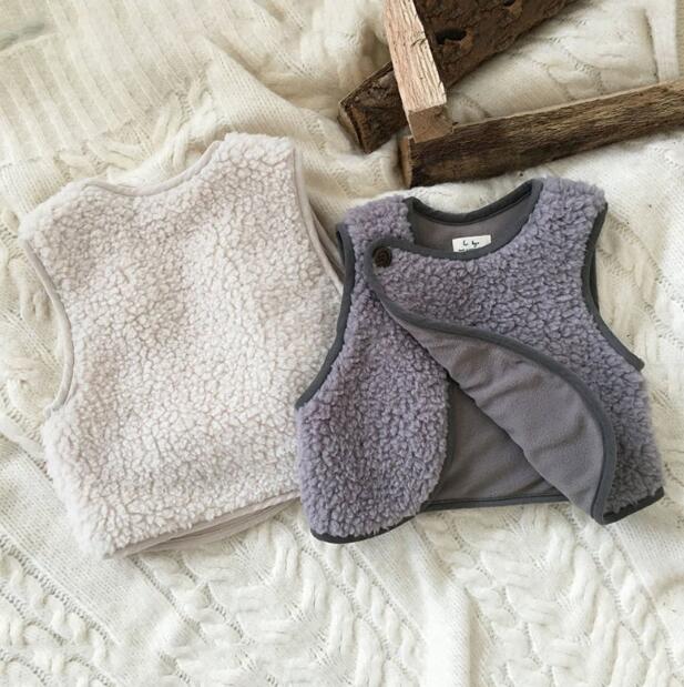 ベビー服 ふわふわボア素材の子供用ベスト