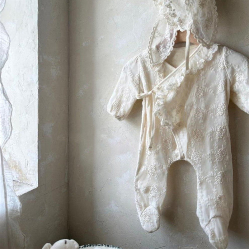 ベビー服 春の新作刺繍レース長袖ロンパース女の子用