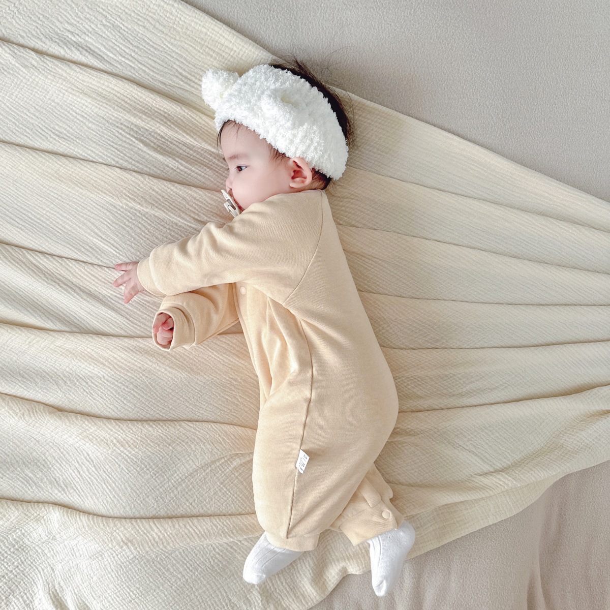ベビー服 前開きスナップボタン長袖リブニットロンパース