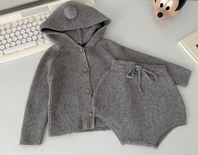 新作ベビー服ニット風くまさん耳付きセットアップ
