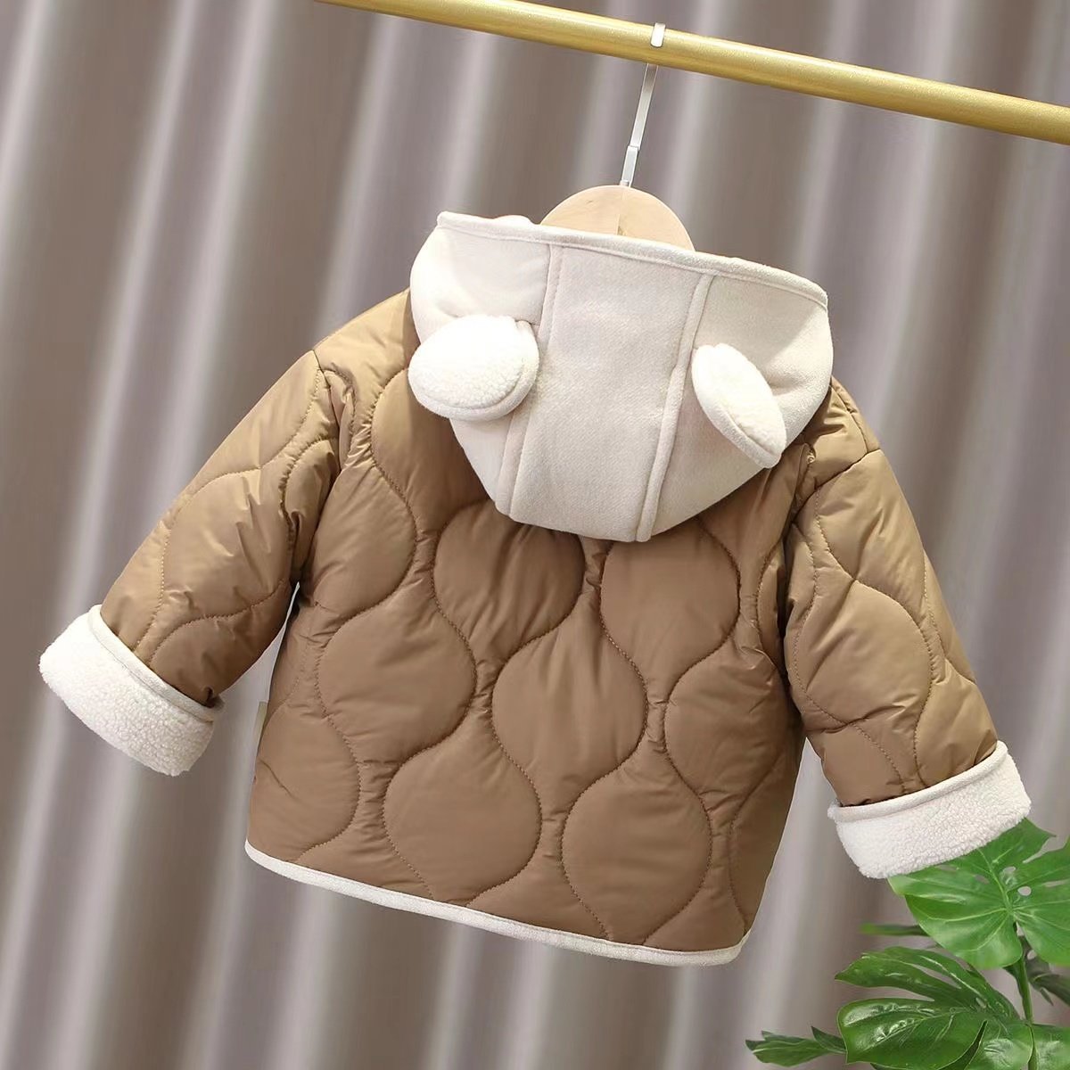 ベビー服 くま耳フード付き中綿入りキルティングジャンパー アウター