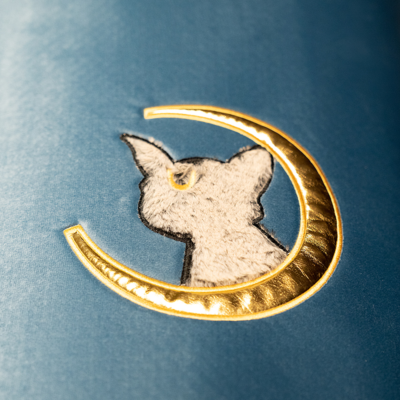 ソファーカバー 月と猫刺繍フリル付き上品ソファーカバー