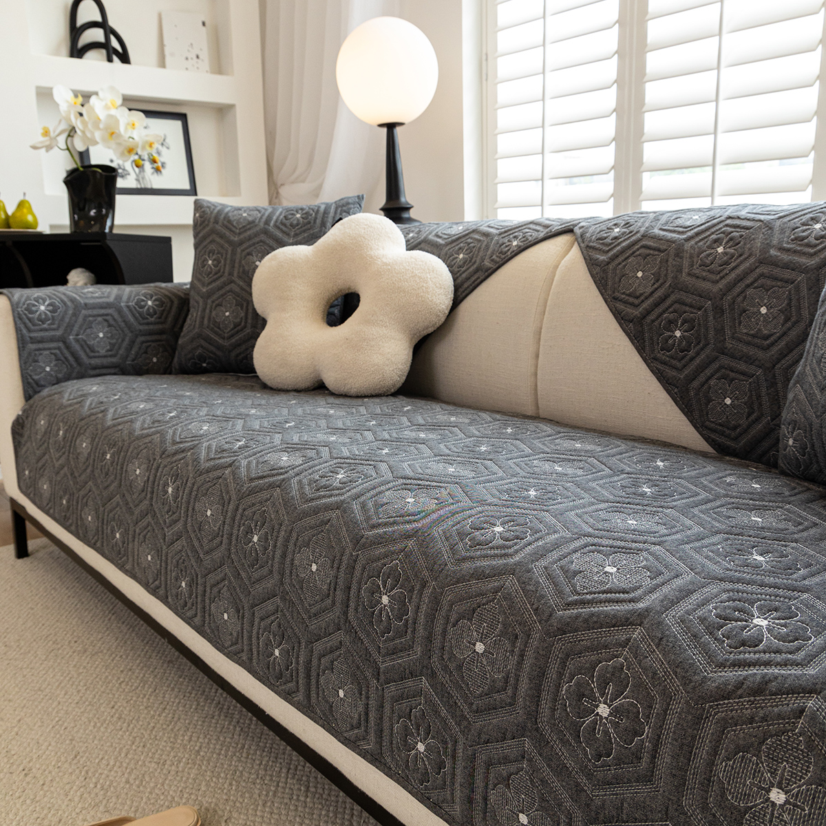 ソファーカバー 六角花模様刺繍入り高級感ソファーカバー