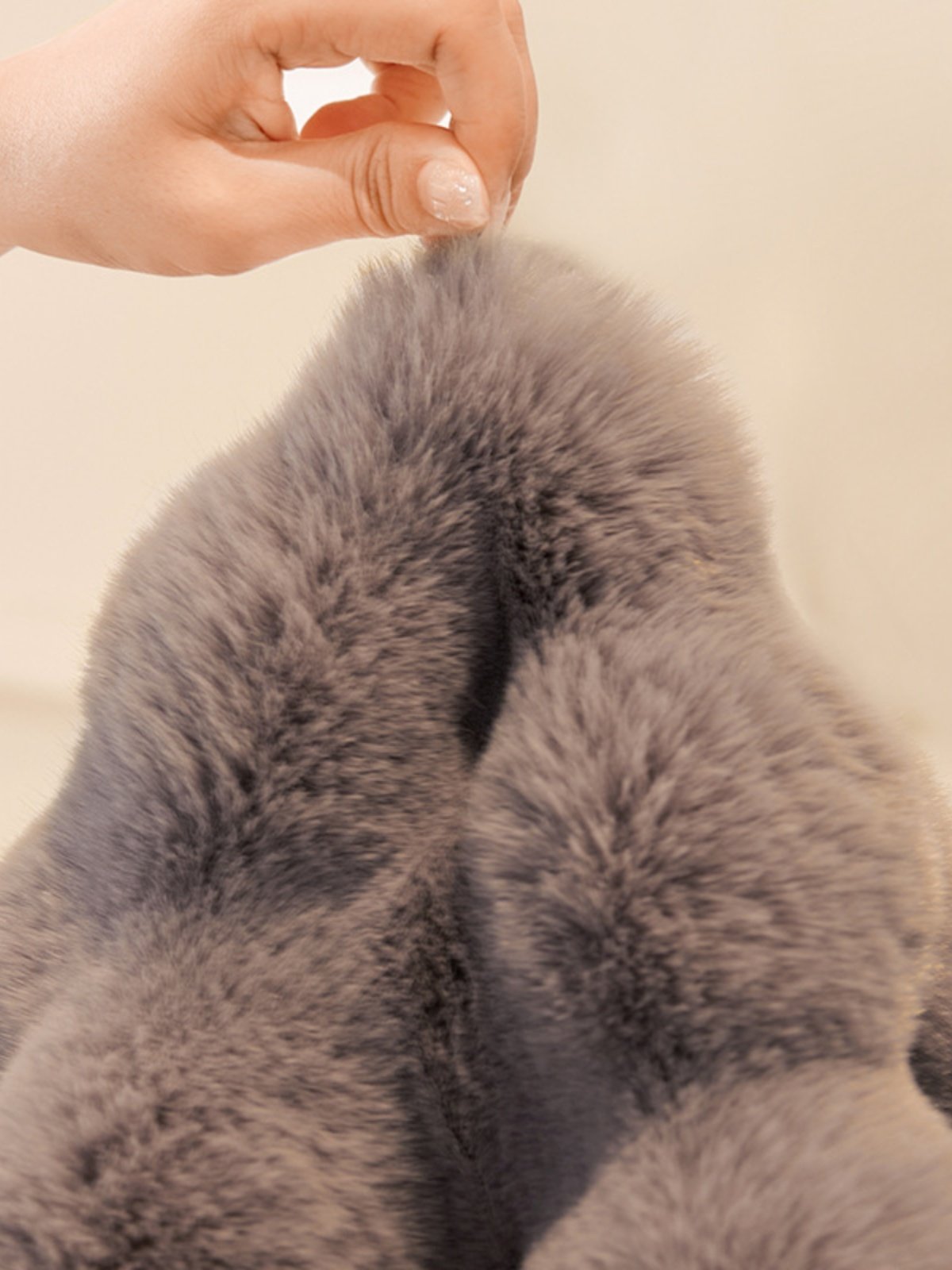 ソファーカバー ふわふわ長毛ファー素材の高級感ある二人掛けソファーカバー