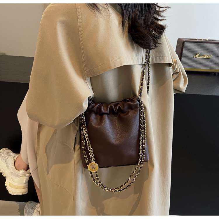 https://fulmo-img-server.com/lmc-leather-bag-store/05759cd483af4c84acd736bbe8fd5602.jepg