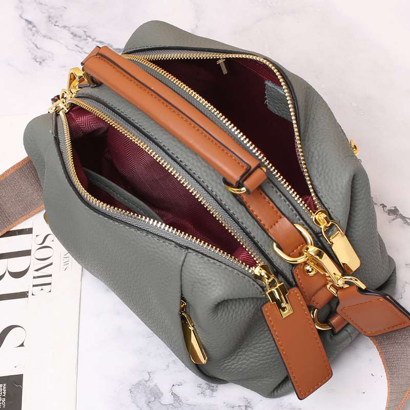 https://fulmo-img-server.com/lmc-leather-bag-store/07e1f4bc73a74a56b81e20e586217881.jepg