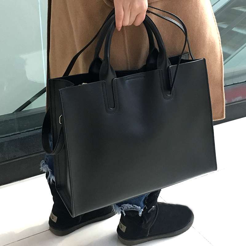 https://fulmo-img-server.com/lmc-leather-bag-store/0a986365292648a5b387f7a083b60974.jepg