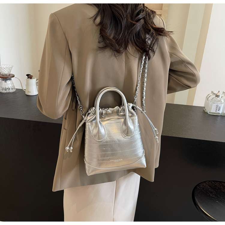 https://fulmo-img-server.com/lmc-leather-bag-store/0b4cfd768d5e4a0e91a06bfb89f6a1c1.jepg