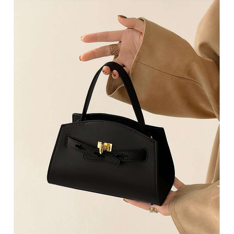 https://fulmo-img-server.com/lmc-leather-bag-store/0b60981625434199a466cec2fae88b50.jepg