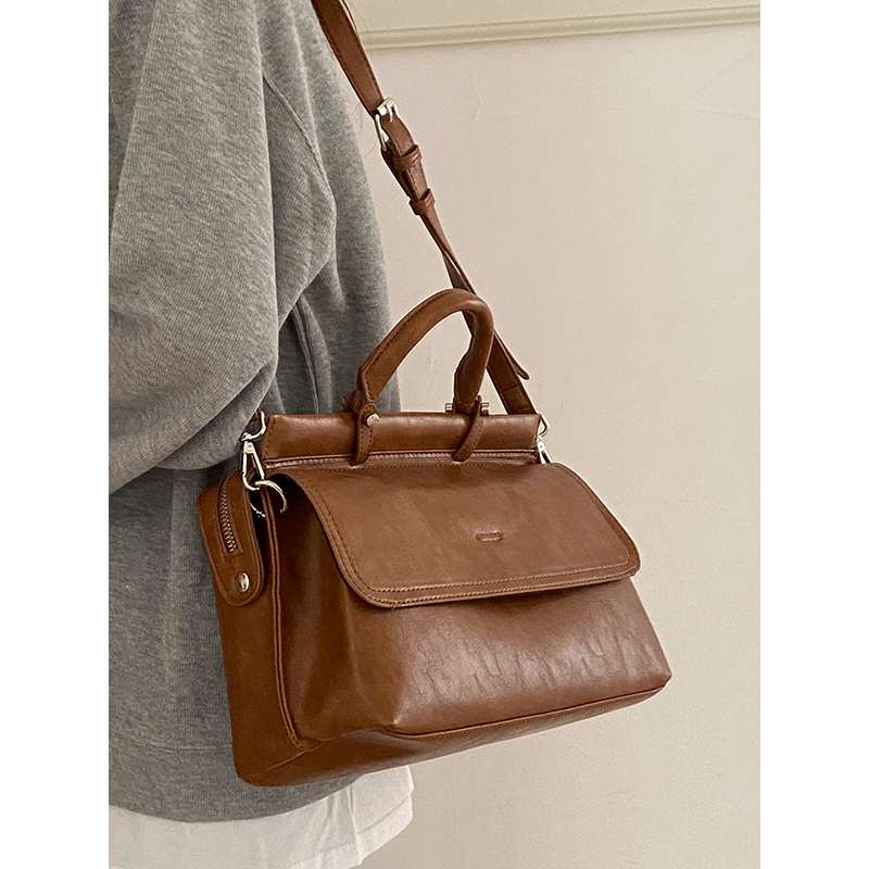 https://fulmo-img-server.com/lmc-leather-bag-store/0c7524ab2f794f0f83e0a2d4d6fc7ec9.jepg