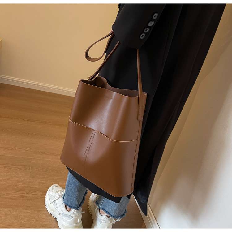 https://fulmo-img-server.com/lmc-leather-bag-store/0ceb5e171e6f48eab6b61ed3937dbafc.jepg