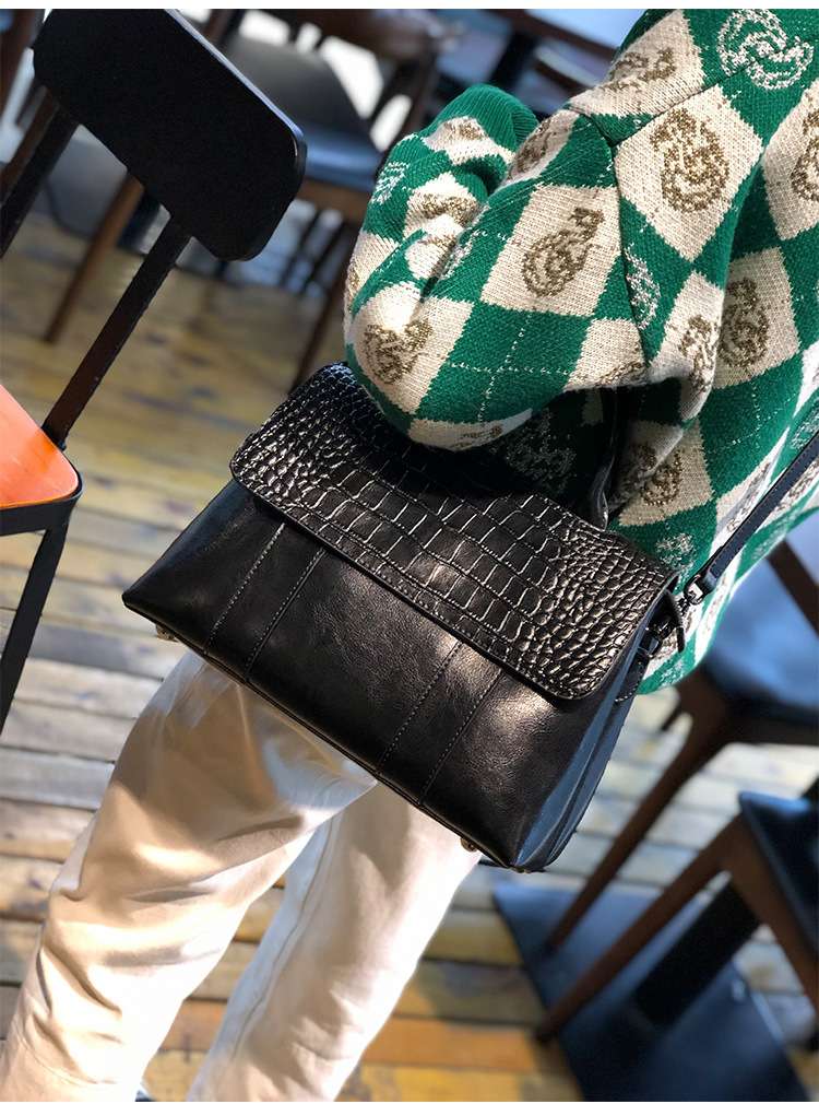 https://fulmo-img-server.com/lmc-leather-bag-store/0fd2aef6d25741f295f51c77909b3c68.jepg