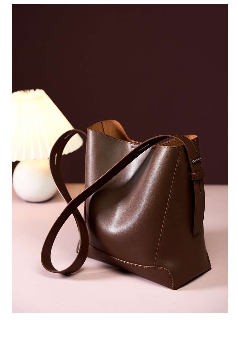 https://fulmo-img-server.com/lmc-leather-bag-store/106b4c889bec4d3ba32666350c0bca54.jepg