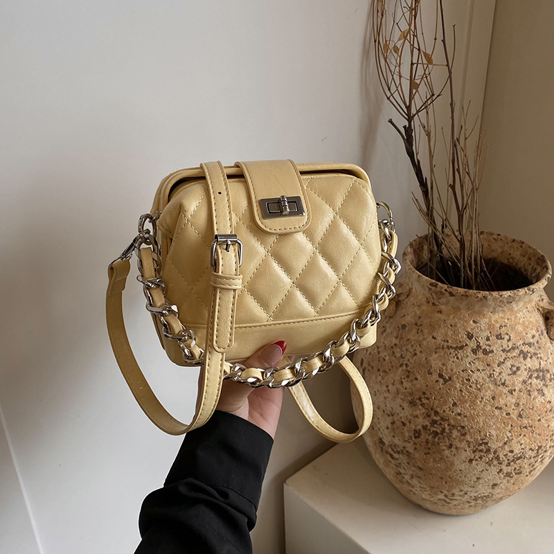 革バッグレディース キルティング柄チェーン付き小型ハンドバッグ
