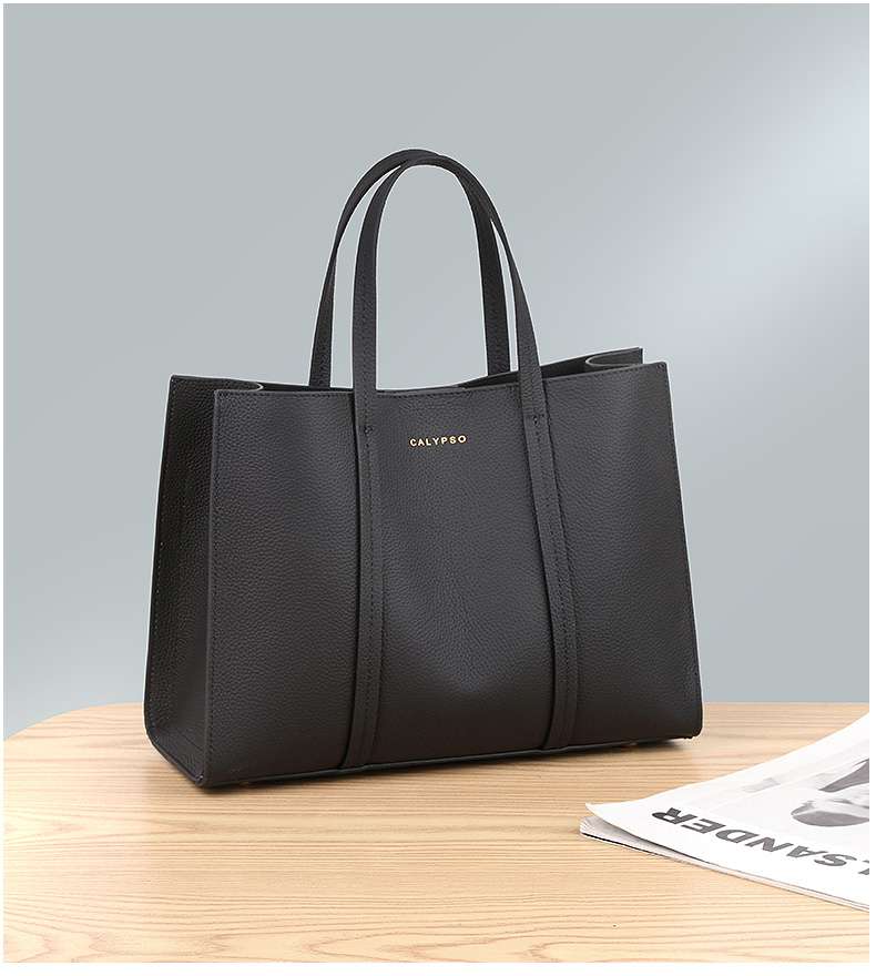 https://fulmo-img-server.com/lmc-leather-bag-store/1205db5f49b141f080adb59aadf0af18.jepg