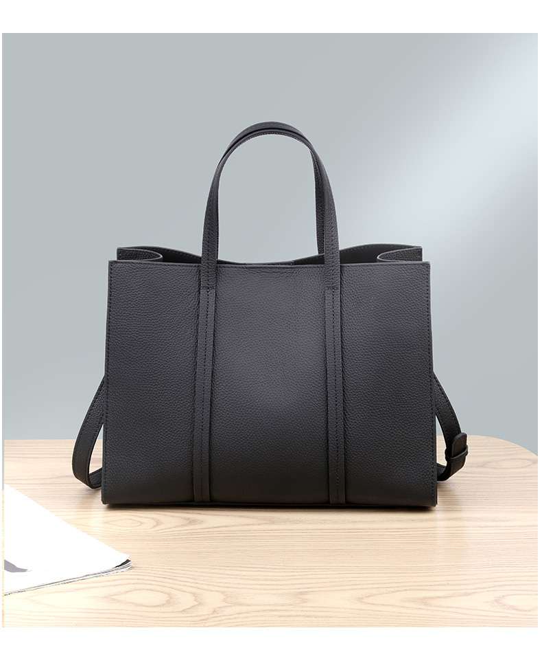 https://fulmo-img-server.com/lmc-leather-bag-store/172ff2ae37c744f2a35eef7e1b0a1483.jepg