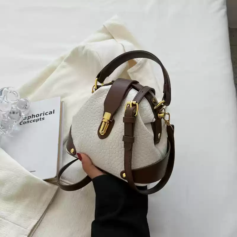 https://fulmo-img-server.com/lmc-leather-bag-store/1751696596201_rhxqjhu8_tf07lmlv.webp
