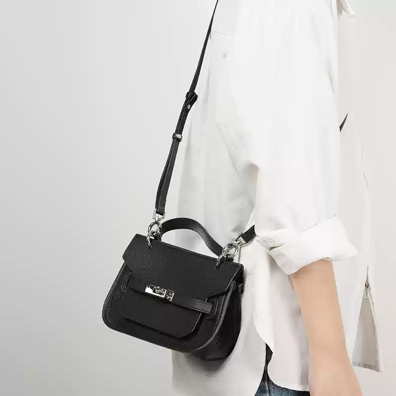 https://fulmo-img-server.com/lmc-leather-bag-store/1751696612847_sd37tjvj_cdb9am09.webp