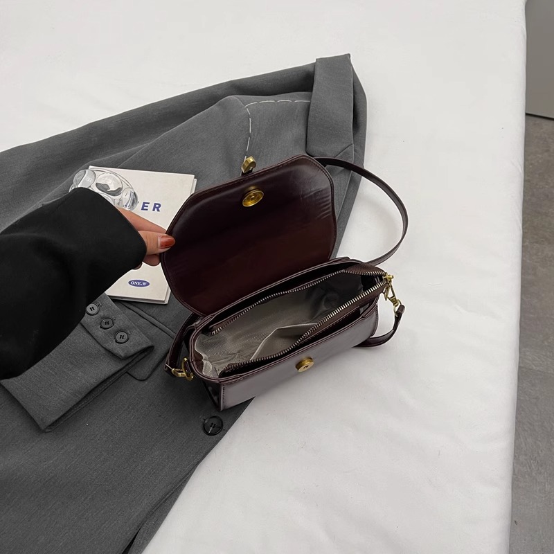 https://fulmo-img-server.com/lmc-leather-bag-store/1751696617119_fnjhph35_0fdcixdk.jpg