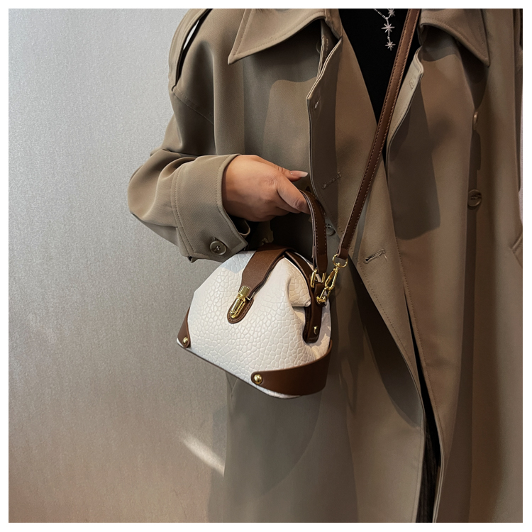 https://fulmo-img-server.com/lmc-leather-bag-store/1751696628388_9u6owe43_msujponn.jpg