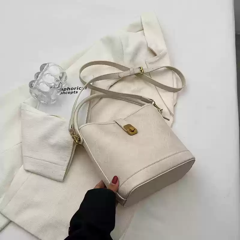 https://fulmo-img-server.com/lmc-leather-bag-store/1751696641356_jhggz93z_4mh3ub0a.webp