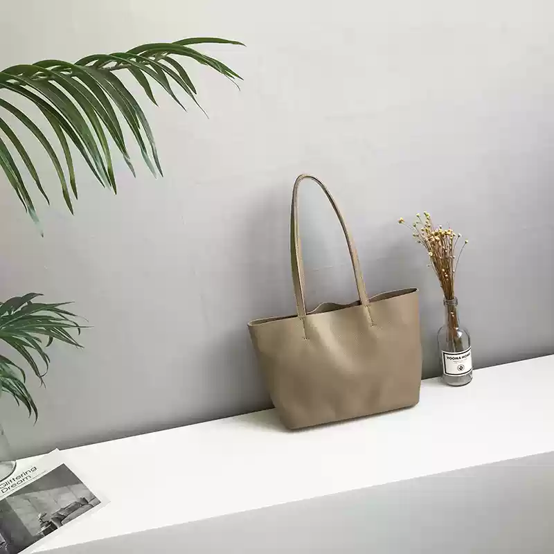 https://fulmo-img-server.com/lmc-leather-bag-store/1751696661373_7ngdtjmj_ofal335w.webp