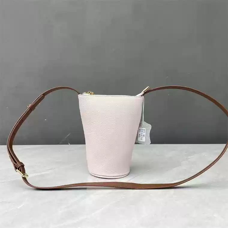 https://fulmo-img-server.com/lmc-leather-bag-store/1751696677144_d1gzzdl9_bkpv3y1o.webp