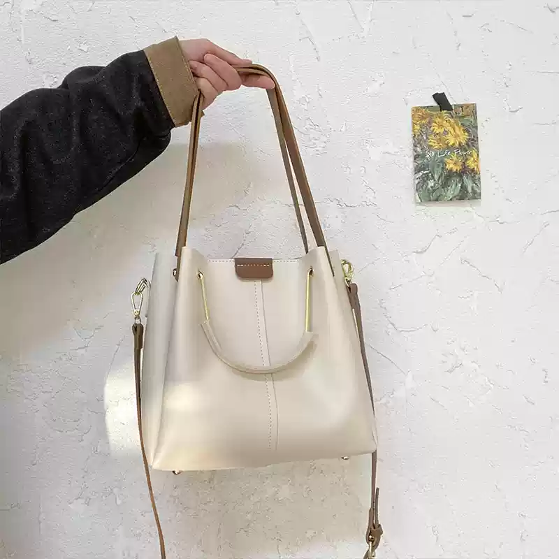 https://fulmo-img-server.com/lmc-leather-bag-store/1751696694563_2m8sky8g_jitsmo2s.webp