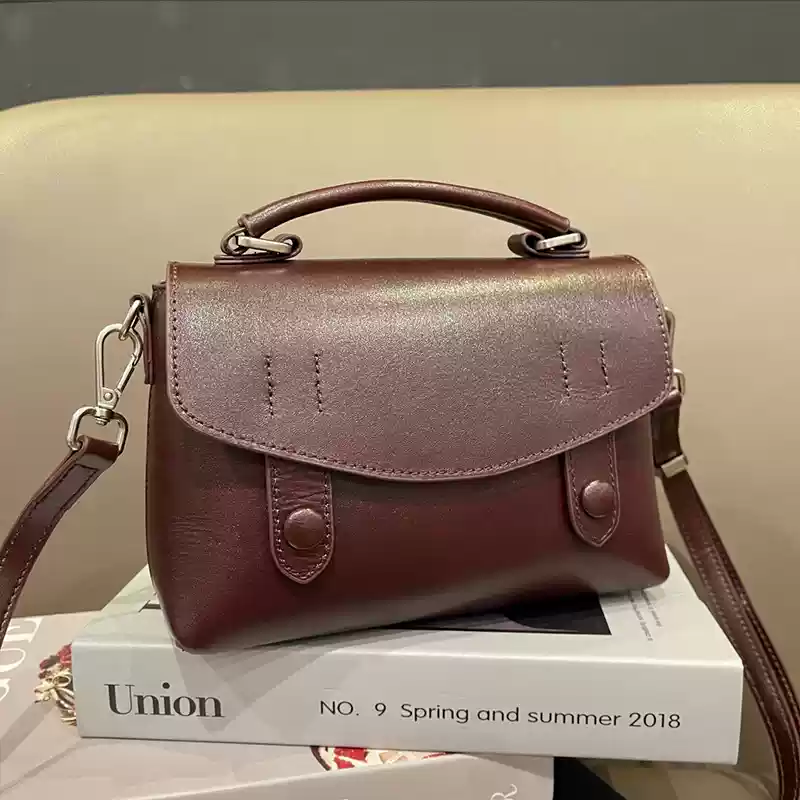 https://fulmo-img-server.com/lmc-leather-bag-store/1751696715702_dbr82dn3_7lxat76y.webp