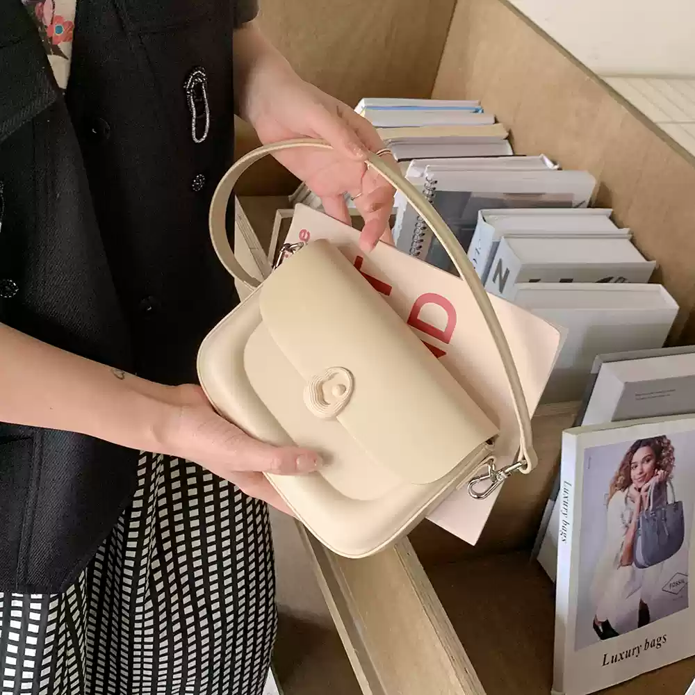 https://fulmo-img-server.com/lmc-leather-bag-store/1751696729694_flguf9l3_lehn7p9v.webp