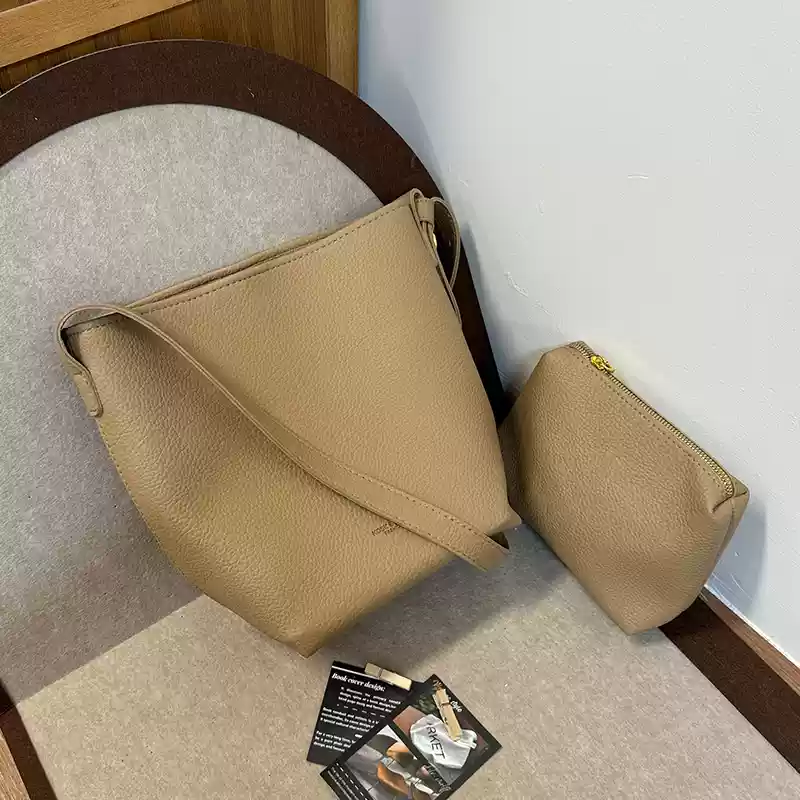 https://fulmo-img-server.com/lmc-leather-bag-store/1751696729725_6yjnnfil_pyw0i7jg.webp