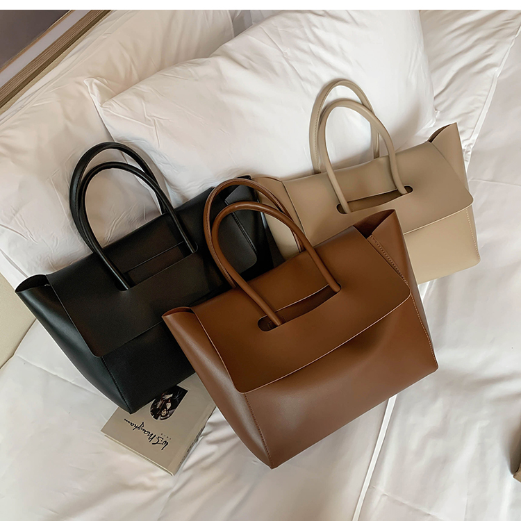 https://fulmo-img-server.com/lmc-leather-bag-store/1751696730022_uhvz9zll_g7eb10jo.jpg