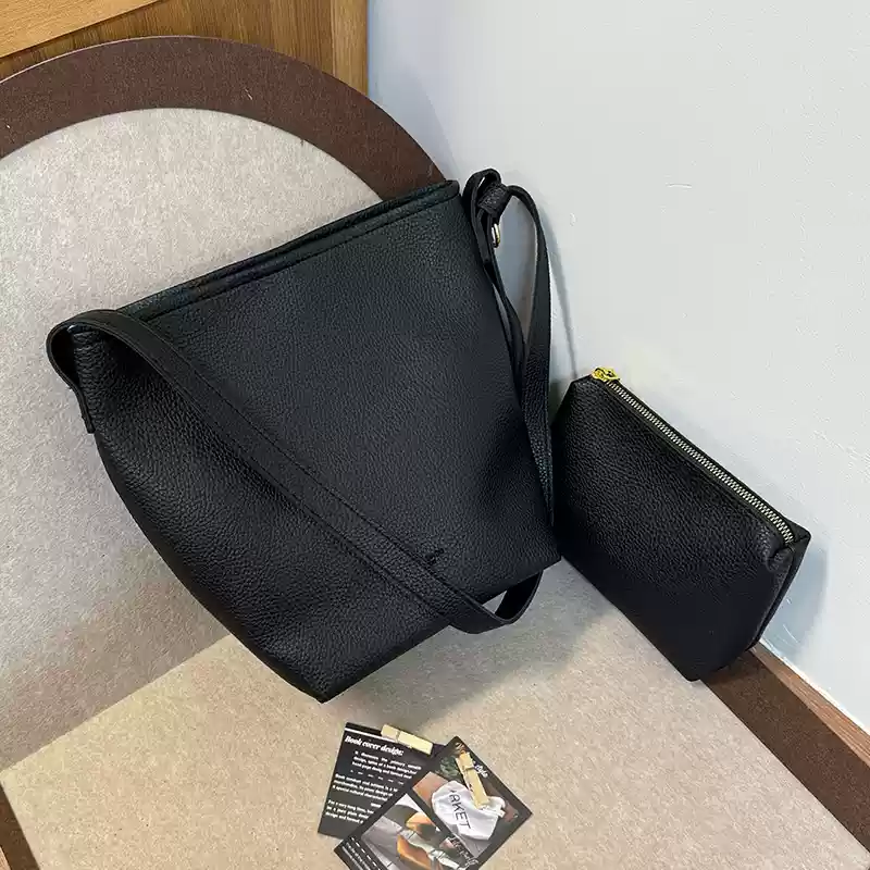 https://fulmo-img-server.com/lmc-leather-bag-store/1751696731069_x5b8la9x_qnqop2td.webp