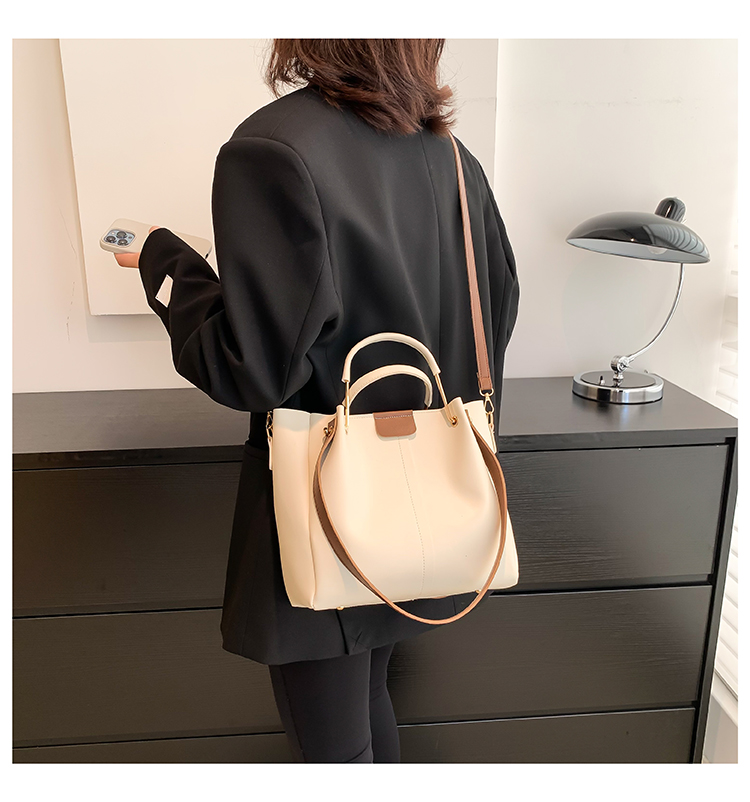 https://fulmo-img-server.com/lmc-leather-bag-store/1751696732366_7foxsg9q_1jex2f26.jpg