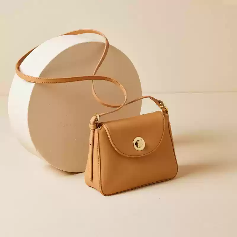 https://fulmo-img-server.com/lmc-leather-bag-store/1751696733265_45pqo8y1_6um19zv1.webp