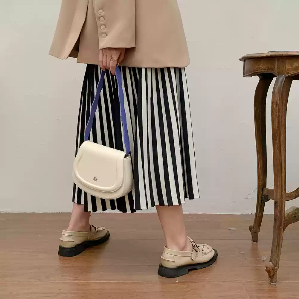 https://fulmo-img-server.com/lmc-leather-bag-store/1751696743026_dk3dcofj_40o42xeu.webp