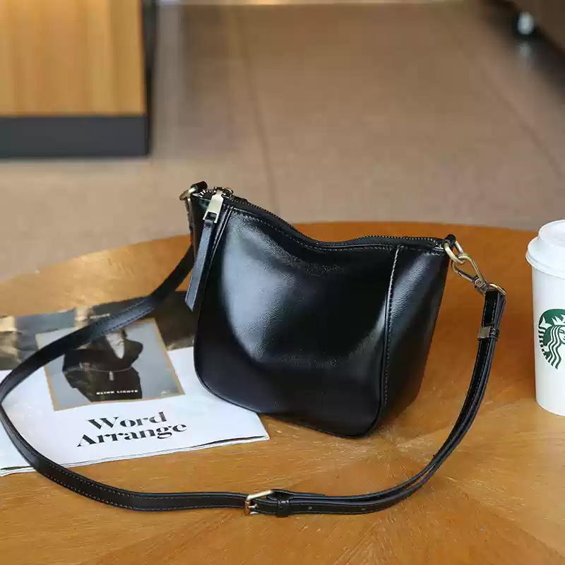 https://fulmo-img-server.com/lmc-leather-bag-store/1751696764305_w2z0dxoc_bvc6jdyq.webp