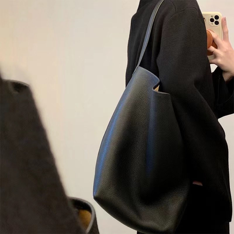 https://fulmo-img-server.com/lmc-leather-bag-store/1751697069486_8edx9wtt_uej5lyjr.jpg