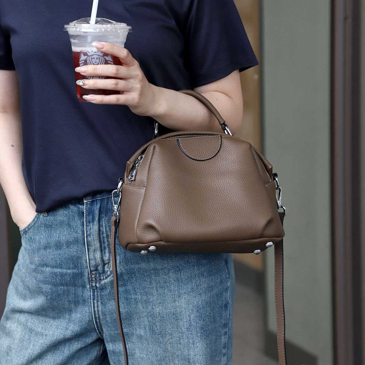 軽量で持ちやすい！おすすめの革製バッグ5選