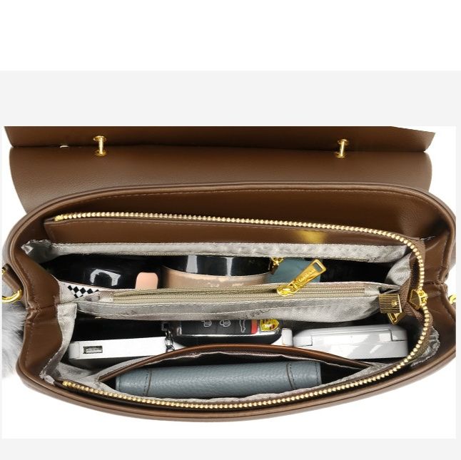 革バッグレディース 上品な金具使いの二層式革ハンドバッグ