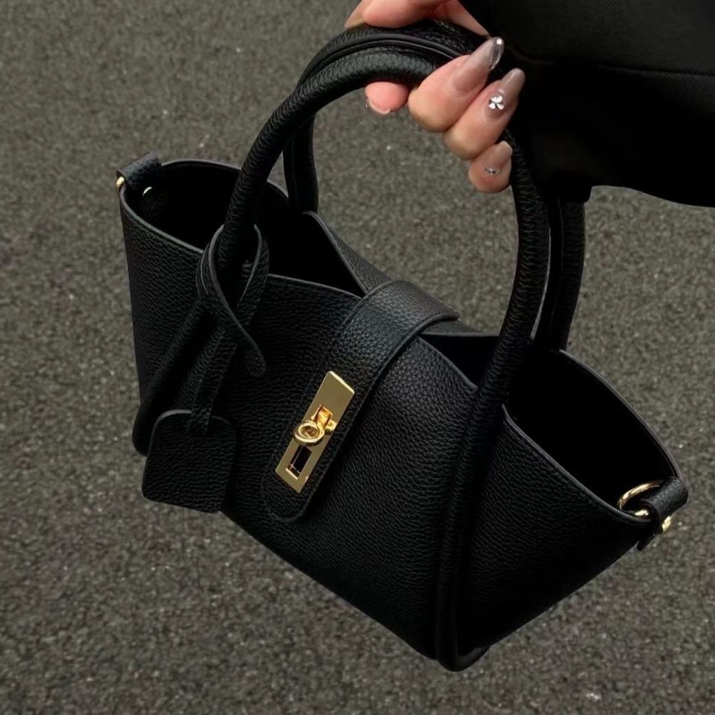 革バッグレディース 金具アクセント付き本革台形ハンドバッグ