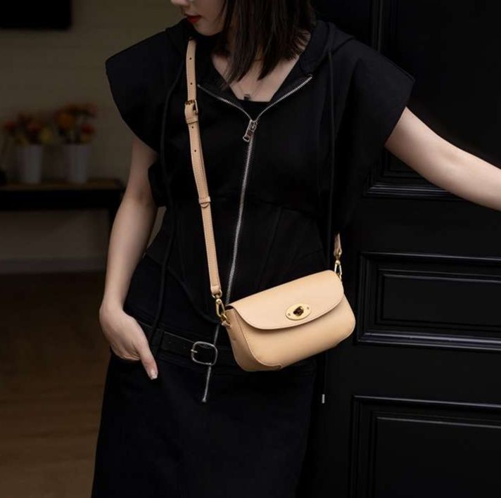 https://fulmo-img-server.com/lmc-leather-bag-store/1762834443746_z9ztqbrf_ugkrstk7.jpeg