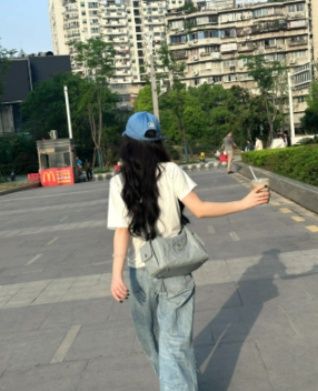 https://fulmo-img-server.com/lmc-leather-bag-store/1784081830966_cliv3ypd_fzc5pshs.jpeg