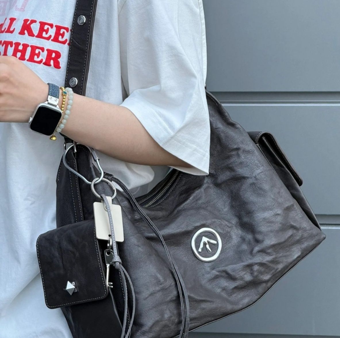 https://fulmo-img-server.com/lmc-leather-bag-store/1784081938787_kkyzvtsc_yk1ajt25.jpeg