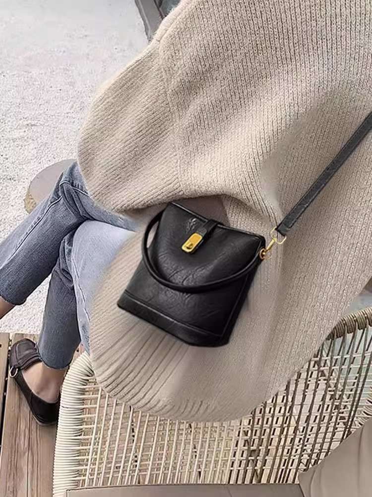 https://fulmo-img-server.com/lmc-leather-bag-store/179c02adb2e94dc69074645060001d7f.jepg