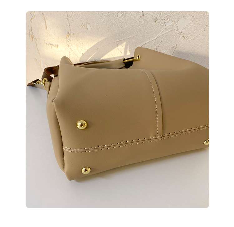 https://fulmo-img-server.com/lmc-leather-bag-store/185fcb72a7174f2f91cd9b8c78e68aef.jepg