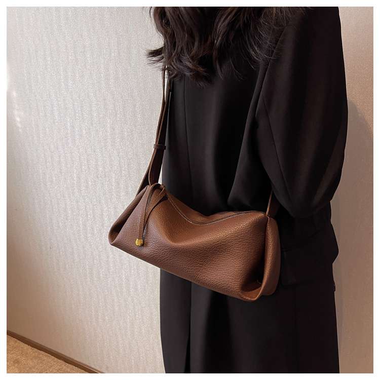 https://fulmo-img-server.com/lmc-leather-bag-store/18a47db6f05645a286acc67d809c9f51.jepg